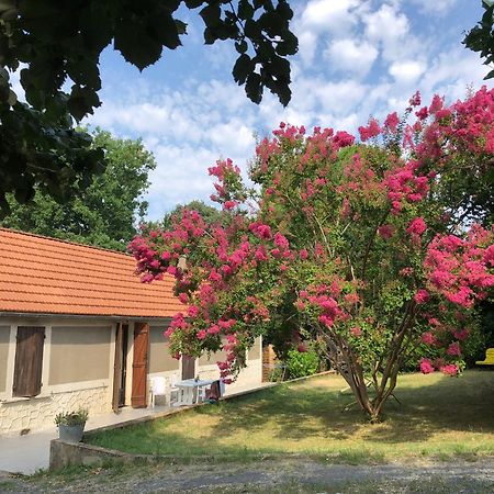 Au Lilas Rose Maison Entre Campagne Et Village Belves Luaran gambar